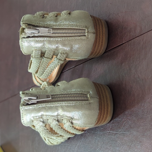 Carlos Santana Gold Gladiator Sandals - Picture 4 of 6